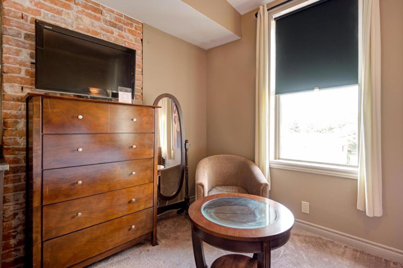The Avonlea Inn สตราตฟอร์ด ภายนอก รูปภาพ